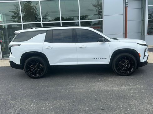 Used 2024 Chevrolet Traverse RS AWD/4WD image 2