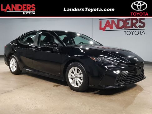 Used 2025 Toyota Camry LE FWD image 1
