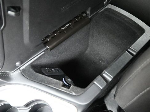 Used 2022 Dodge Challenger GT image 9