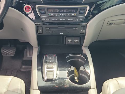 Used 2019 Honda Pilot Touring image 21