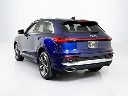 Used 2025 Audi Q5 Premium w/ Convenience Package AWD/4WD image 3