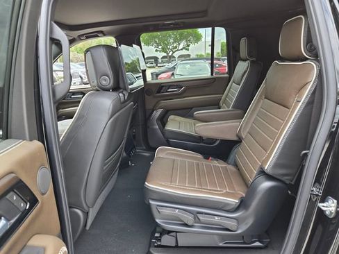 New 2026 GMC Yukon XL Denali Ultimate AWD/4WD image 12