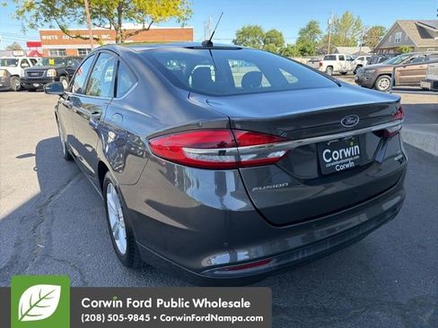 Used 2018 Ford Fusion SE w/ Fusion SE Technology Package FWD image 7