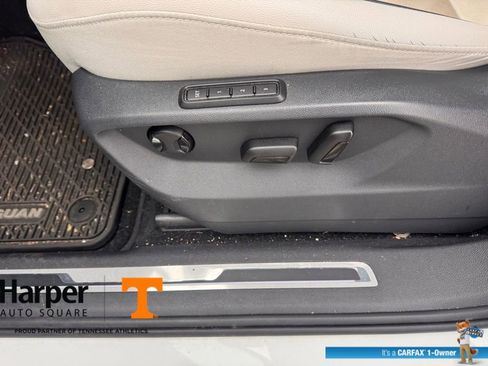 Used 2019 Volkswagen Tiguan SEL Premium image 18