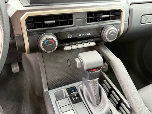Used 2025 Toyota Tacoma TRD Off-Road image 21
