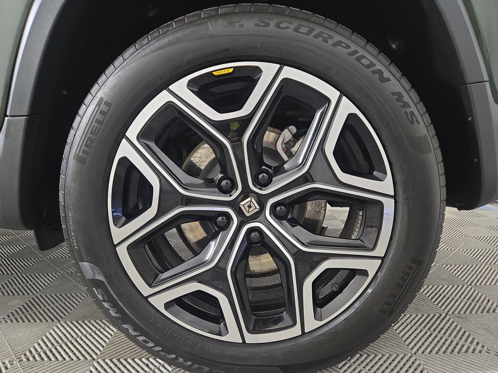 Used 2025 Rivian R1T Adventure Dual AWD/4WD image 10