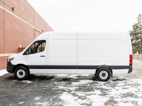 Used 2024 Mercedes-Benz Sprinter 2500 w/ Acoustic Package image 4