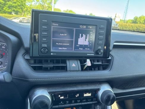 Used 2022 Toyota RAV4 LE AWD/4WD image 12