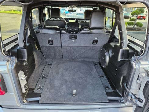 Used 2022 Jeep Wrangler Unlimited Sahara image 16