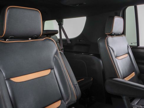 Used 2024 GMC Yukon XL AT4 w/ Technology Package image 32