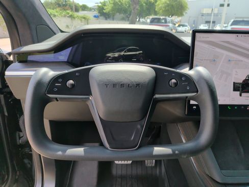 Used 2023 Tesla Model X AWD/4WD image 17