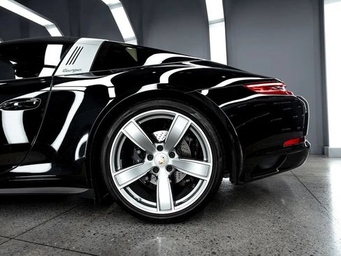 Used 2019 Porsche 911 Targa 4 AWD/4WD image 8