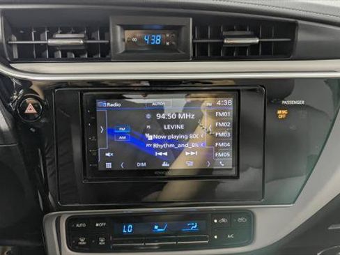 Used 2017 Toyota Corolla LE w/ LE Premium Package w/Moonroof FWD image 28