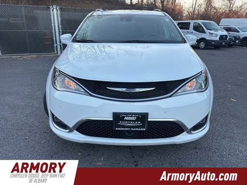 Used 2020 Chrysler Pacifica Touring-L Plus image 2