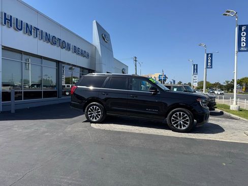 Used 2025 Ford Expedition Platinum AWD/4WD image 3