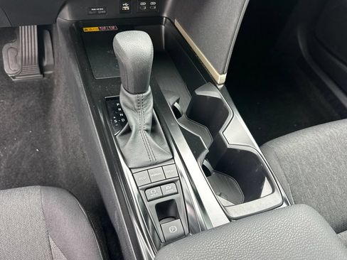 Used 2025 Toyota Camry LE AWD/4WD image 39