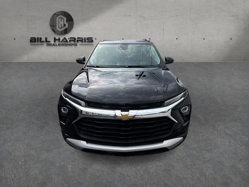 Used 2024 Chevrolet TrailBlazer LT w/ LT Cold Weather Package FWD image 2