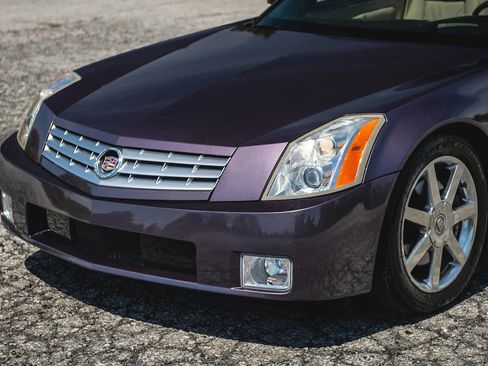 Used 2004 Cadillac XLR image 33