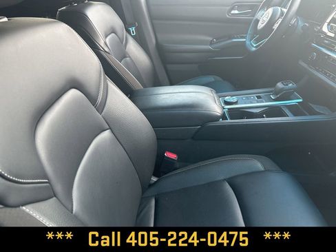 Used 2025 Nissan Pathfinder SL AWD/4WD image 46