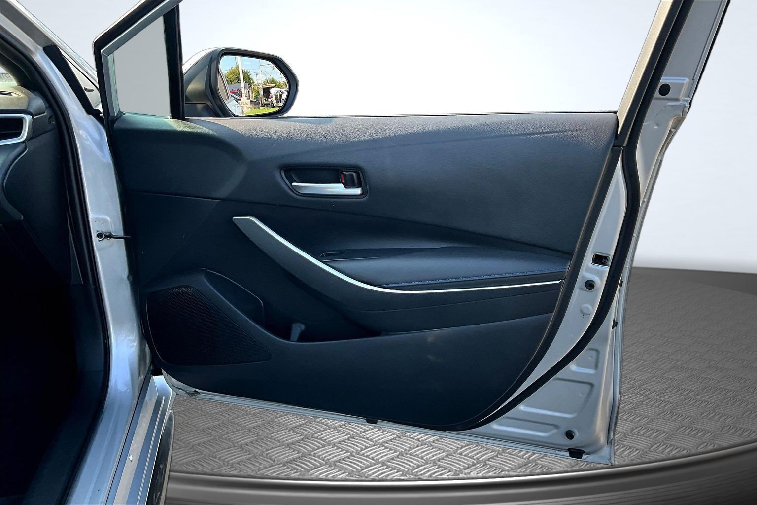 Used 2021 Toyota Corolla SE w/ SE Premium Package FWD image 25