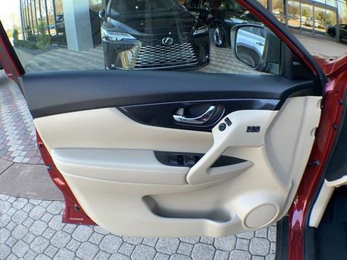 Used 2018 Nissan Rogue SL w/ Premium Package image 13