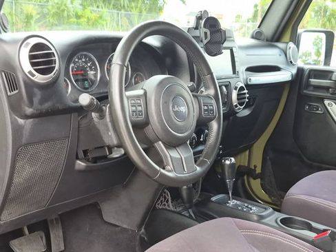 Used 2013 Jeep Wrangler Unlimited Sahara w/ Connectivity Group AWD/4WD image 10