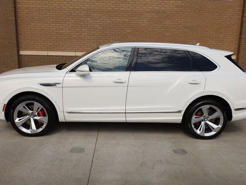 Used 2023 Bentley Bentayga Extended Wheelbase image 6