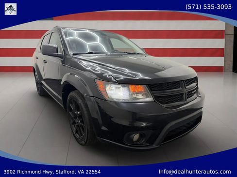 Used 2019 Dodge Journey SE w/ Blacktop Package FWD image 3