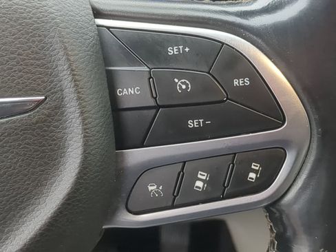 Used 2021 Chrysler Pacifica Touring-L image 31