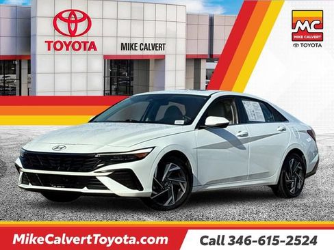 Used 2025 Hyundai Elantra Limited FWD image 1