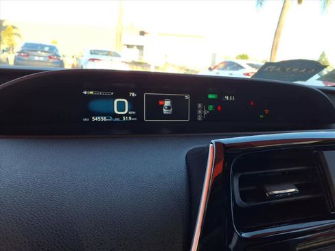 Used 2016 Toyota Prius Four Touring image 12