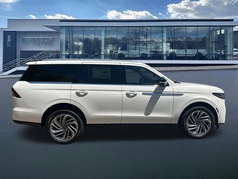 New 2026 Lincoln Navigator Reserve AWD/4WD image 9