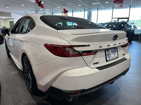 Used 2025 Toyota Camry SE w/ Convenience Package FWD image 2