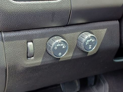 Used 2019 Chevrolet Colorado LT AWD/4WD image 12