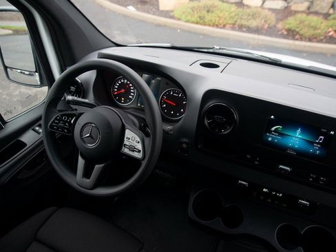 Used 2024 Mercedes-Benz Sprinter 3500 image 34