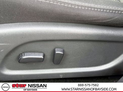 Used 2019 Nissan Pathfinder SV image 14