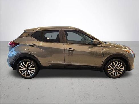 Certified 2022 Nissan Kicks SV image 7