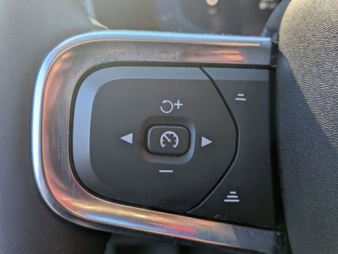 Certified 2023 Volvo XC40 B5 Plus image 20