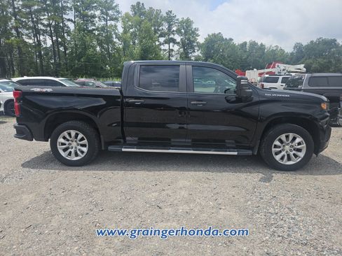 Used 2019 Chevrolet Silverado 1500 Custom w/ Custom Max Trailering Package AWD/4WD image 5