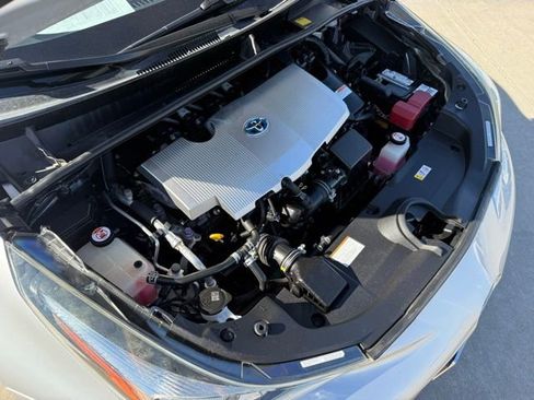 Used 2017 Toyota Prius Three Touring FWD image 37