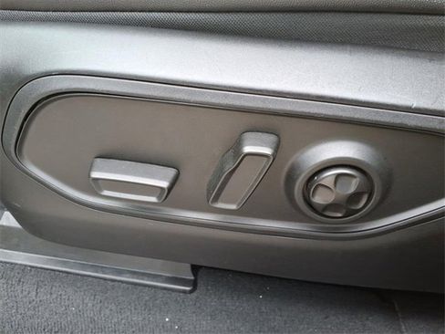 Used 2024 Jeep Grand Cherokee L Laredo image 12