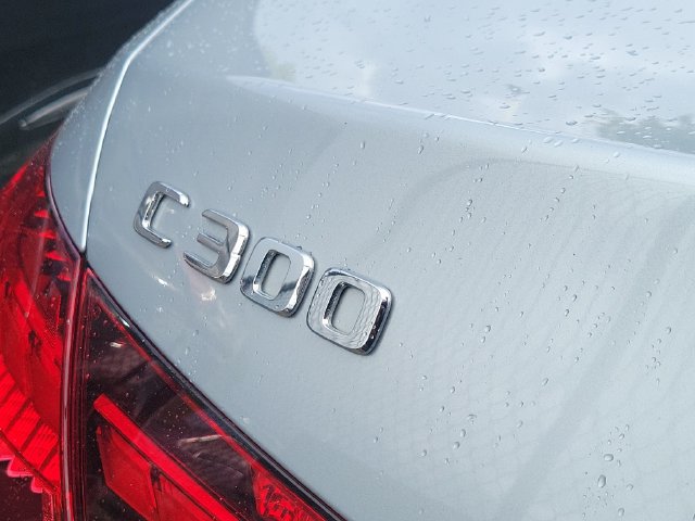 Used 2022 Mercedes-Benz C 300 Sedan image 4