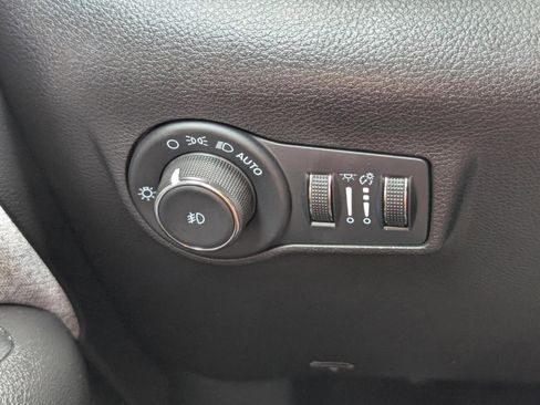 Used 2023 Jeep Compass Latitude image 43