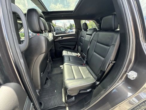 Used 2019 Jeep Grand Cherokee Overland AWD/4WD image 27