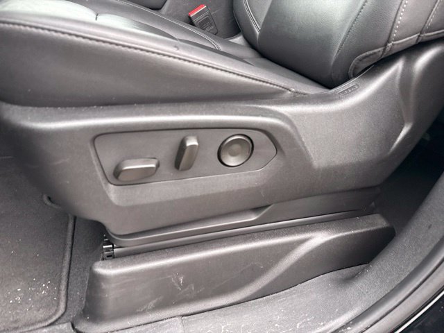 Used 2025 Chevrolet Suburban LT RWD image 17