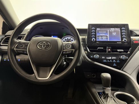 Used 2022 Toyota Camry LE image 19