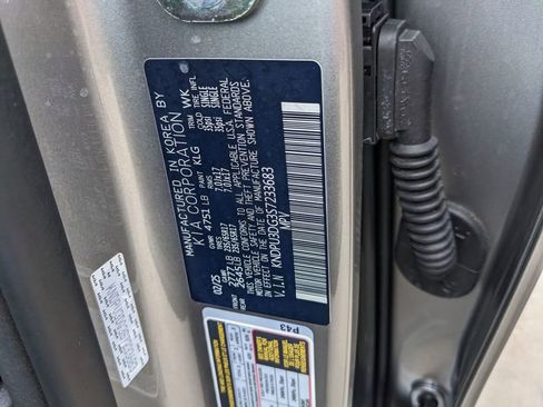 Certified 2025 Kia Sportage LX FWD image 36