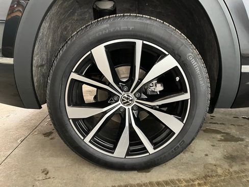 Certified 2024 Volkswagen Atlas SEL Premium R-Line image 32