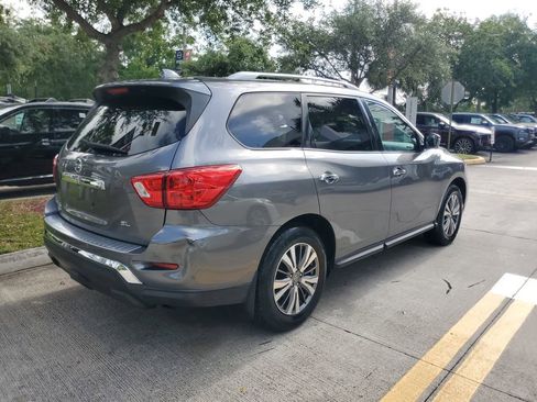 Used 2019 Nissan Pathfinder SL FWD image 6