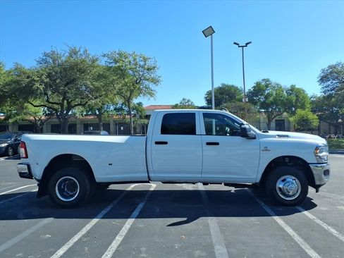 Used 2024 RAM 3500 Tradesman w/ Chrome Appearance Group AWD/4WD image 4